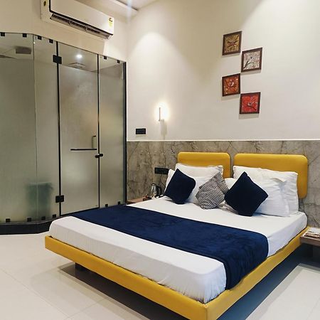 Hotel Gold Palace Inn Surat Dış mekan fotoğraf
