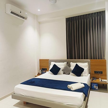 Hotel Gold Palace Inn Surat Dış mekan fotoğraf