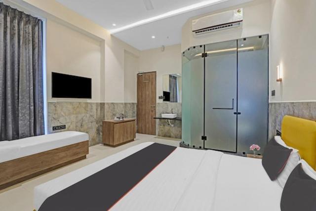 Hotel Gold Palace Inn Surat Dış mekan fotoğraf