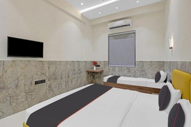 Hotel Gold Palace Inn Surat Dış mekan fotoğraf