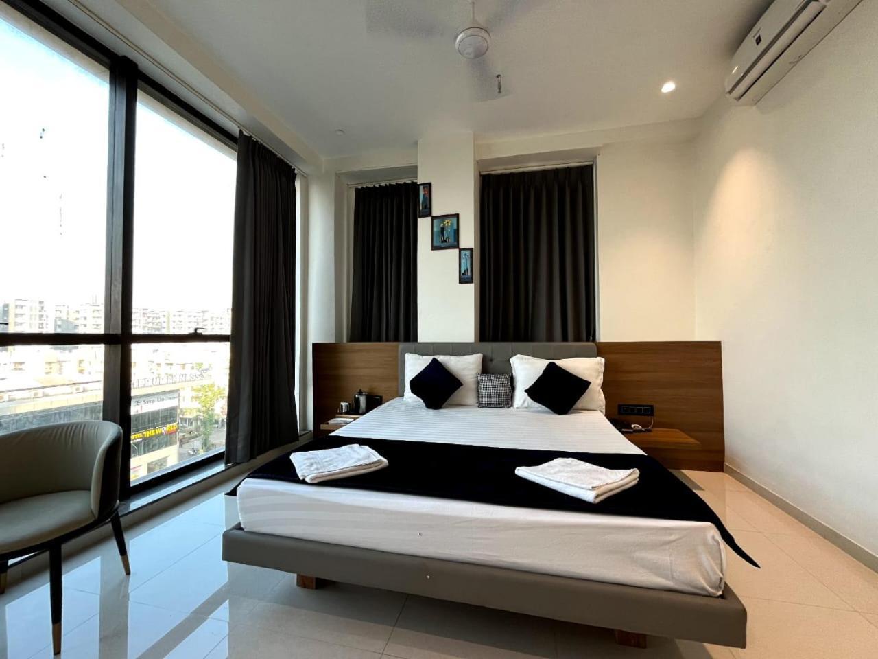 Hotel Gold Palace Inn Surat Dış mekan fotoğraf