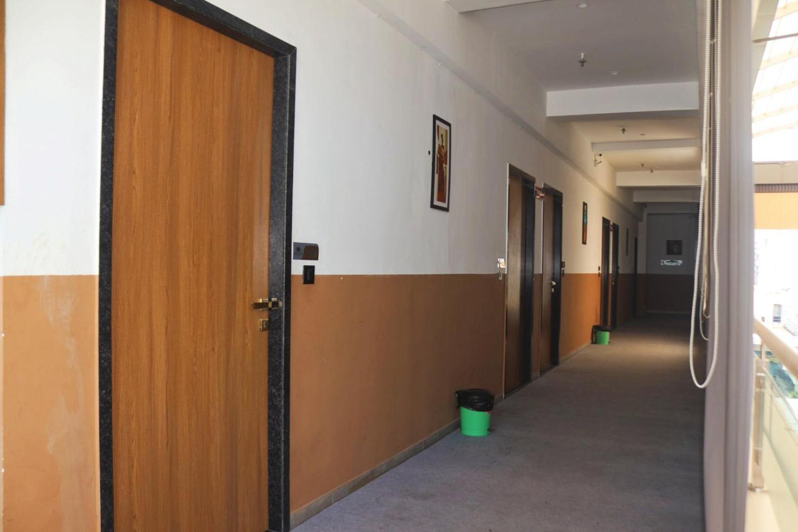 Hotel Gold Palace Inn Surat Dış mekan fotoğraf