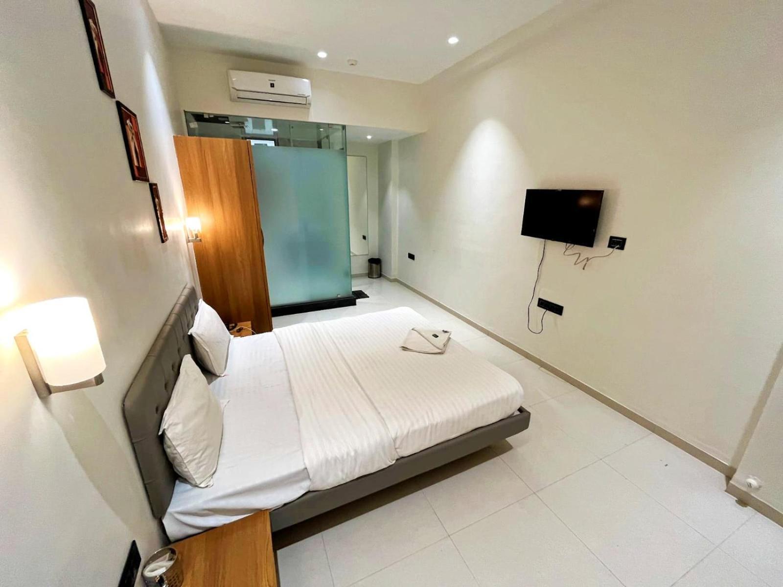Hotel Gold Palace Inn Surat Dış mekan fotoğraf