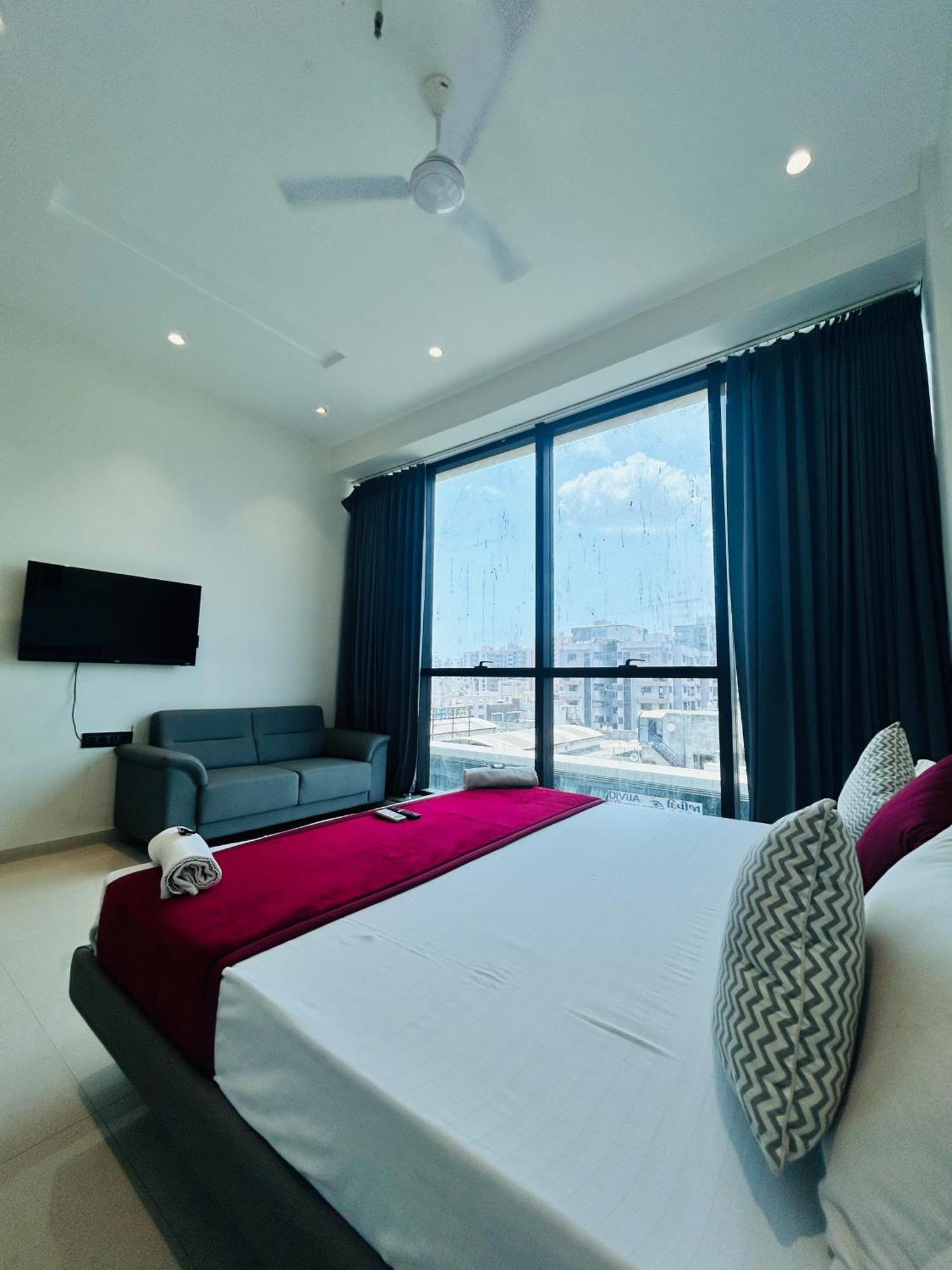 Hotel Gold Palace Inn Surat Dış mekan fotoğraf