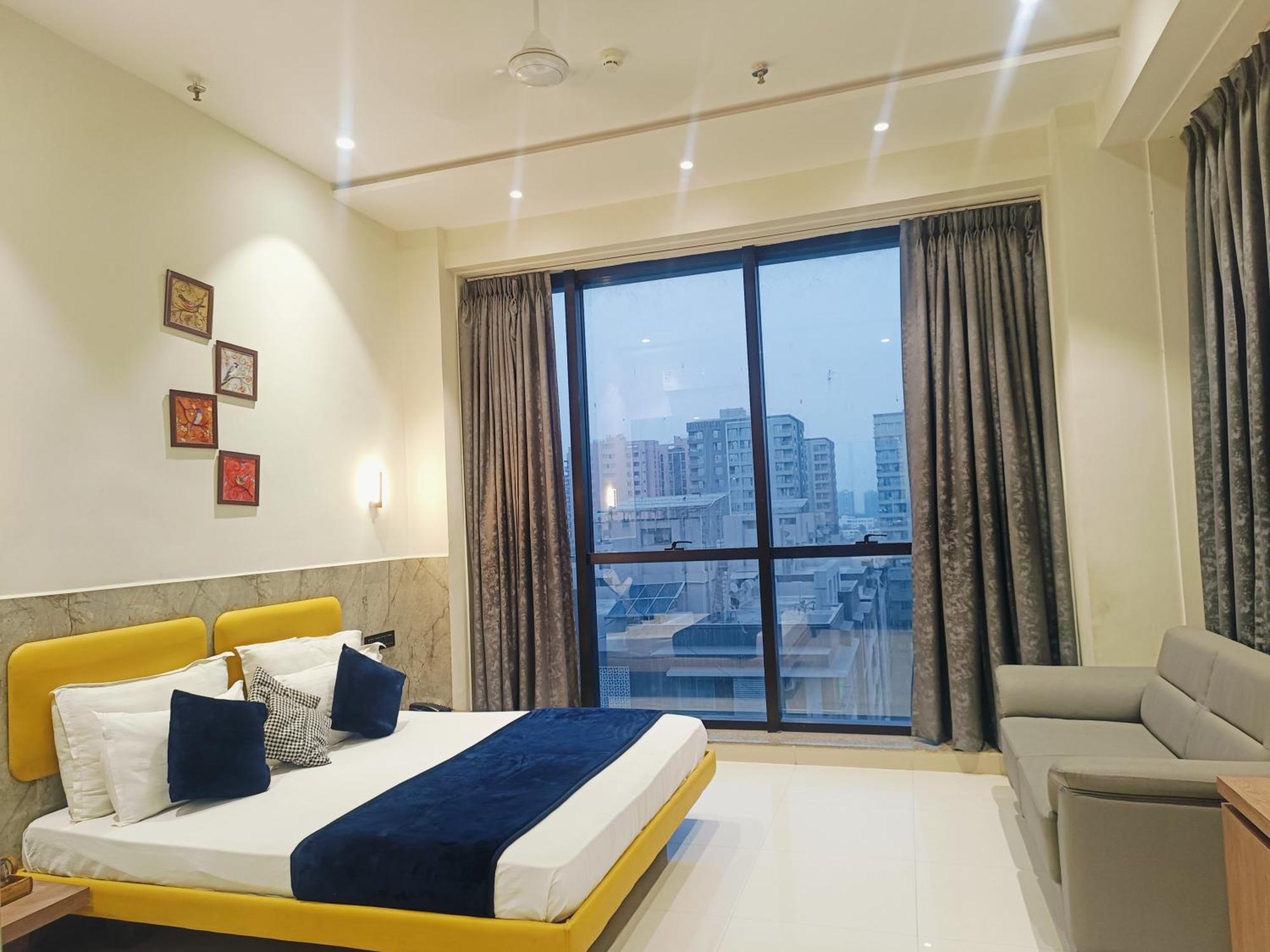 Hotel Gold Palace Inn Surat Dış mekan fotoğraf