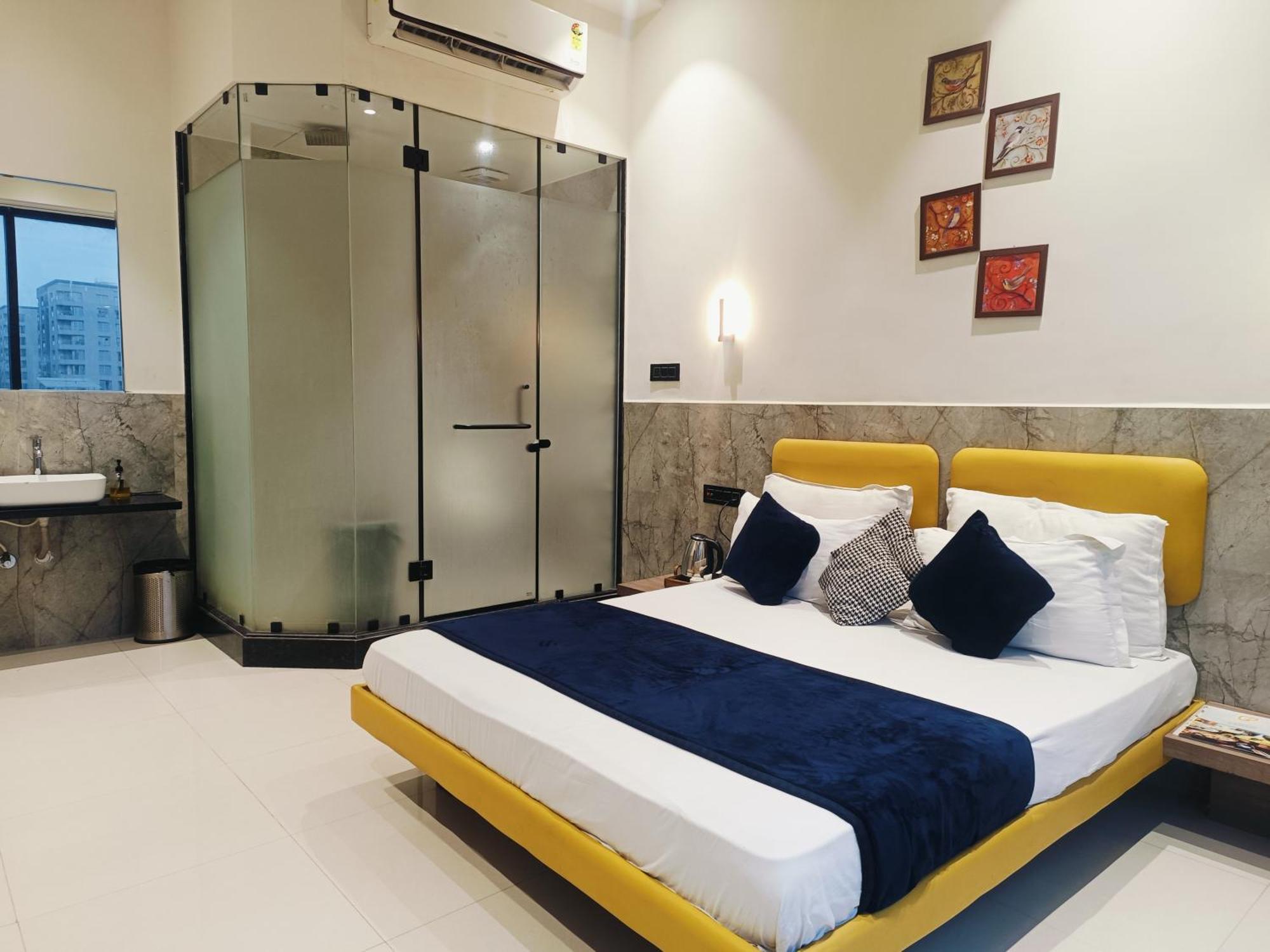 Hotel Gold Palace Inn Surat Dış mekan fotoğraf