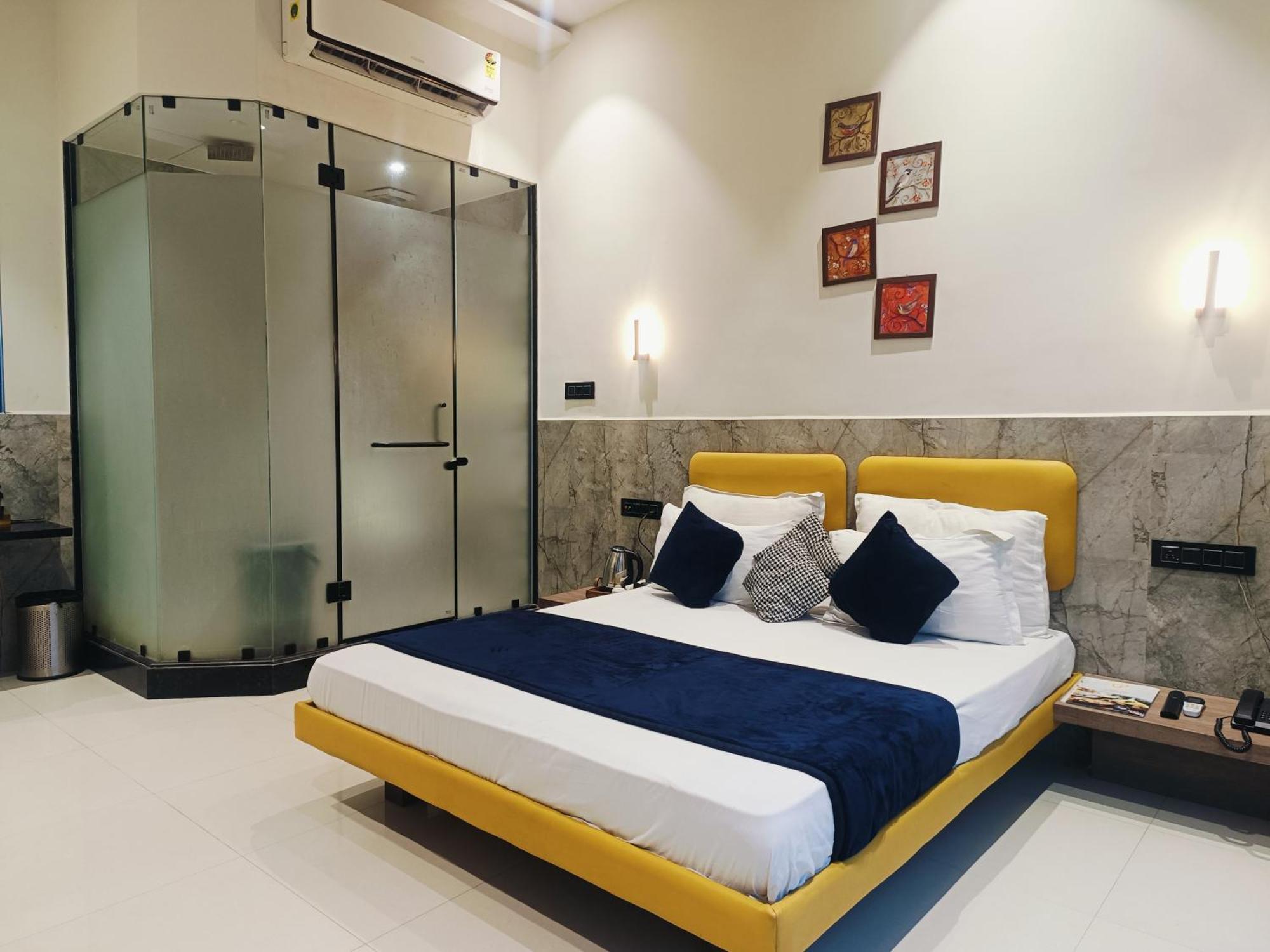 Hotel Gold Palace Inn Surat Dış mekan fotoğraf