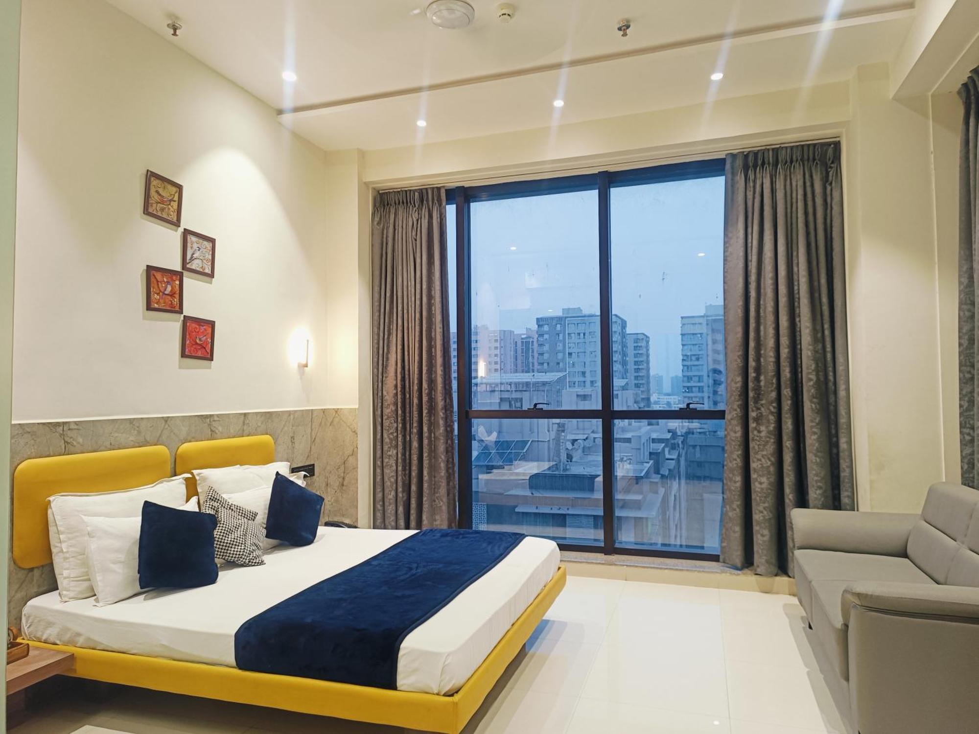 Hotel Gold Palace Inn Surat Dış mekan fotoğraf