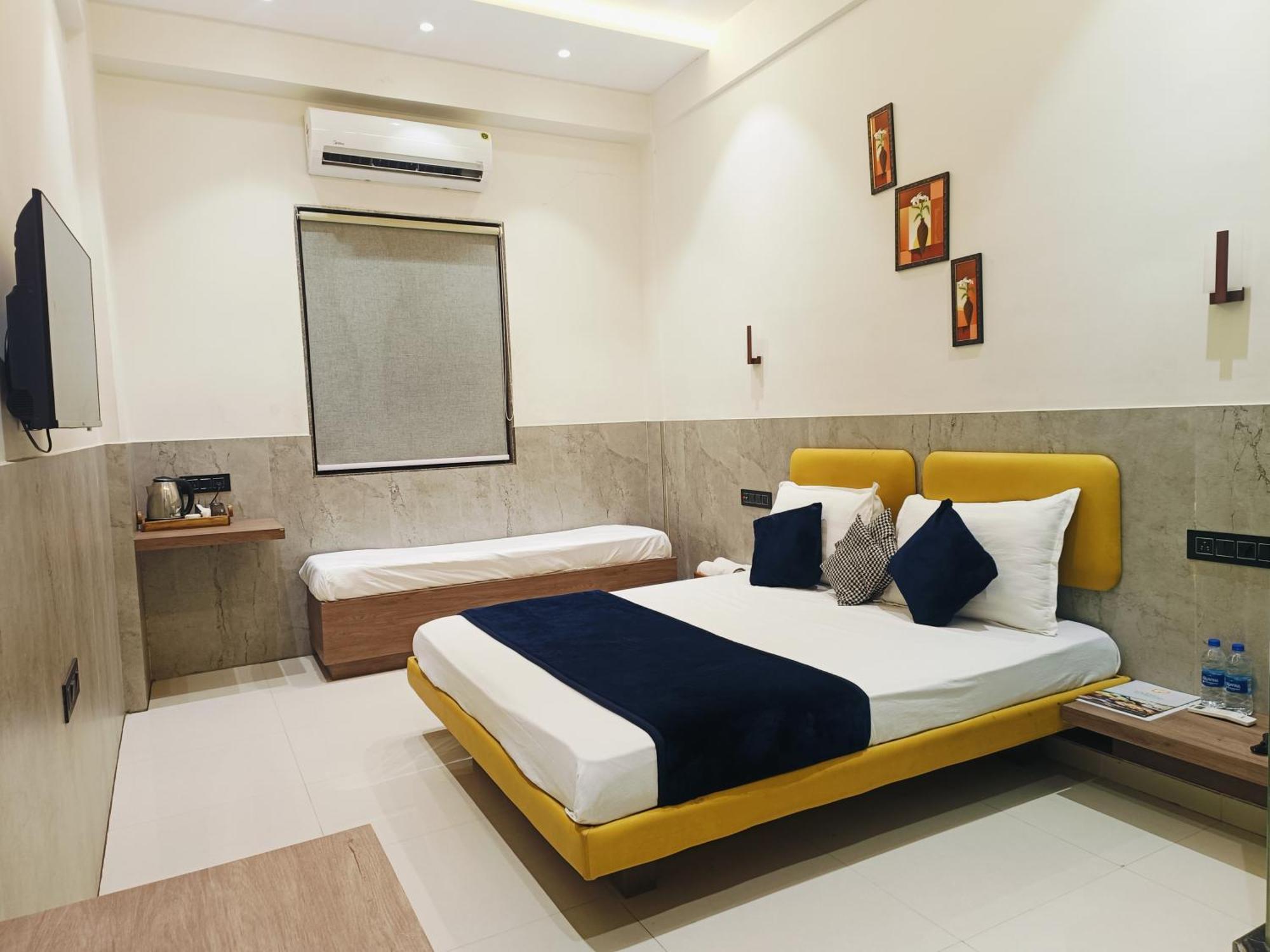 Hotel Gold Palace Inn Surat Dış mekan fotoğraf