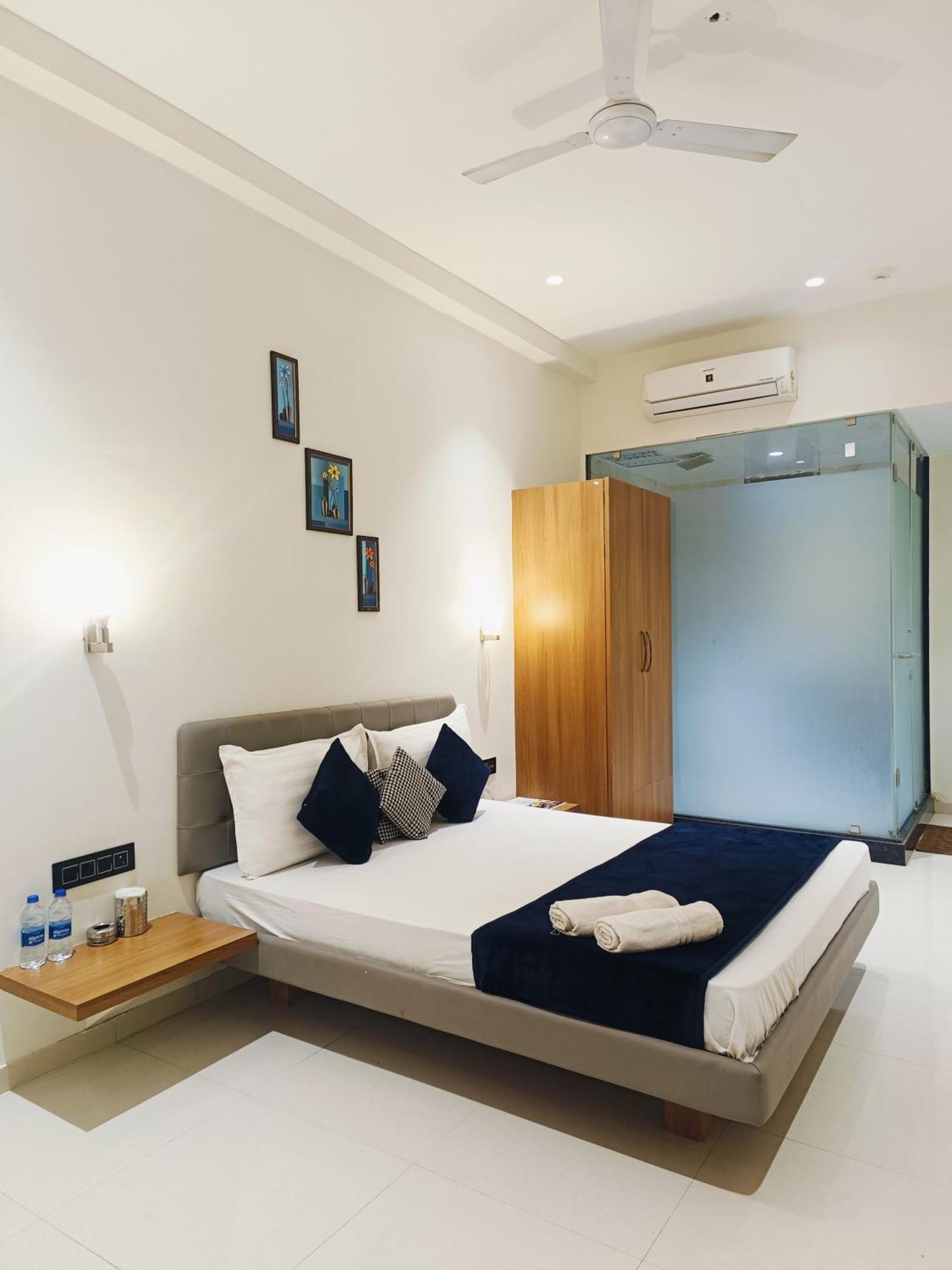 Hotel Gold Palace Inn Surat Dış mekan fotoğraf