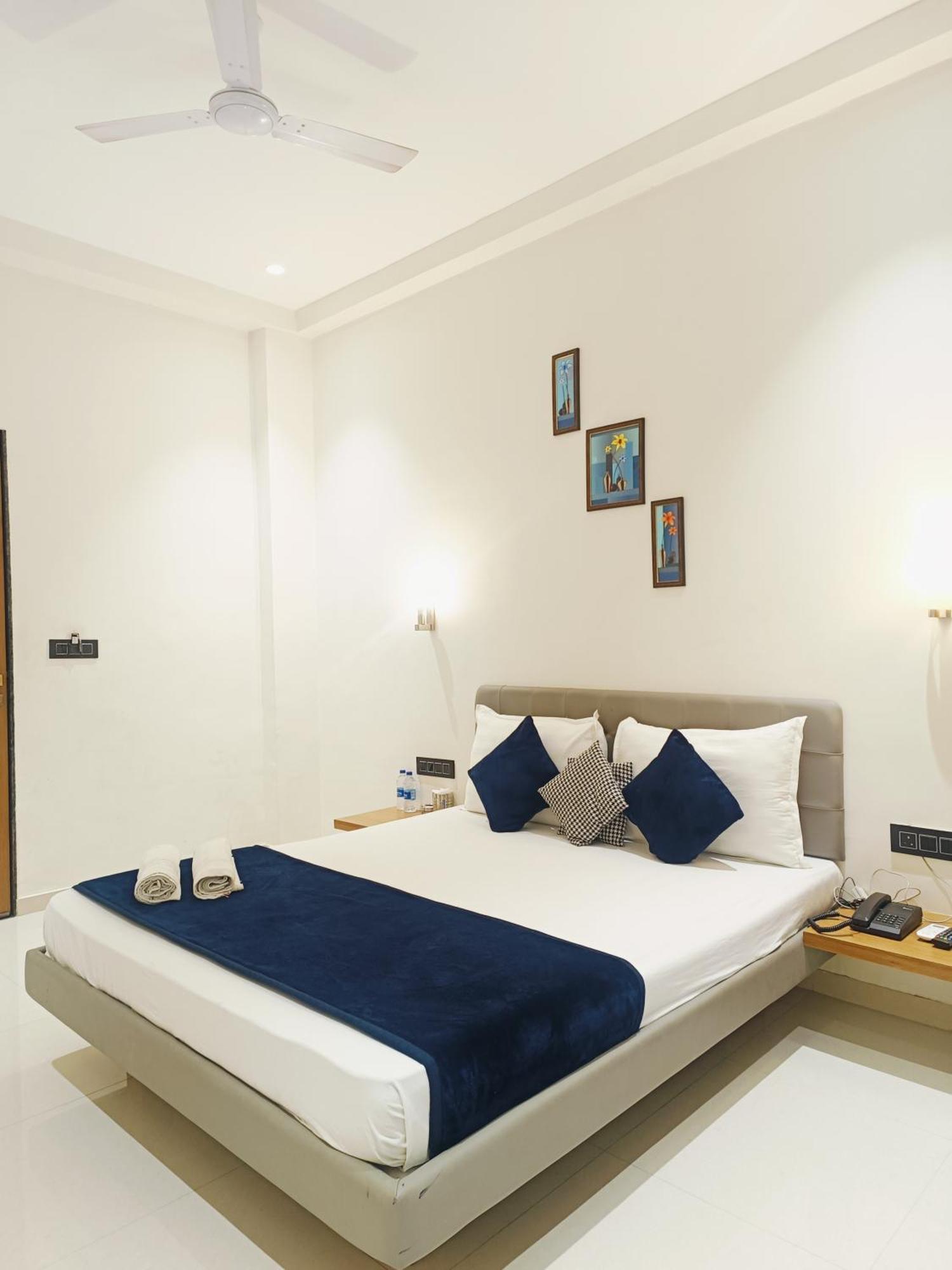 Hotel Gold Palace Inn Surat Dış mekan fotoğraf