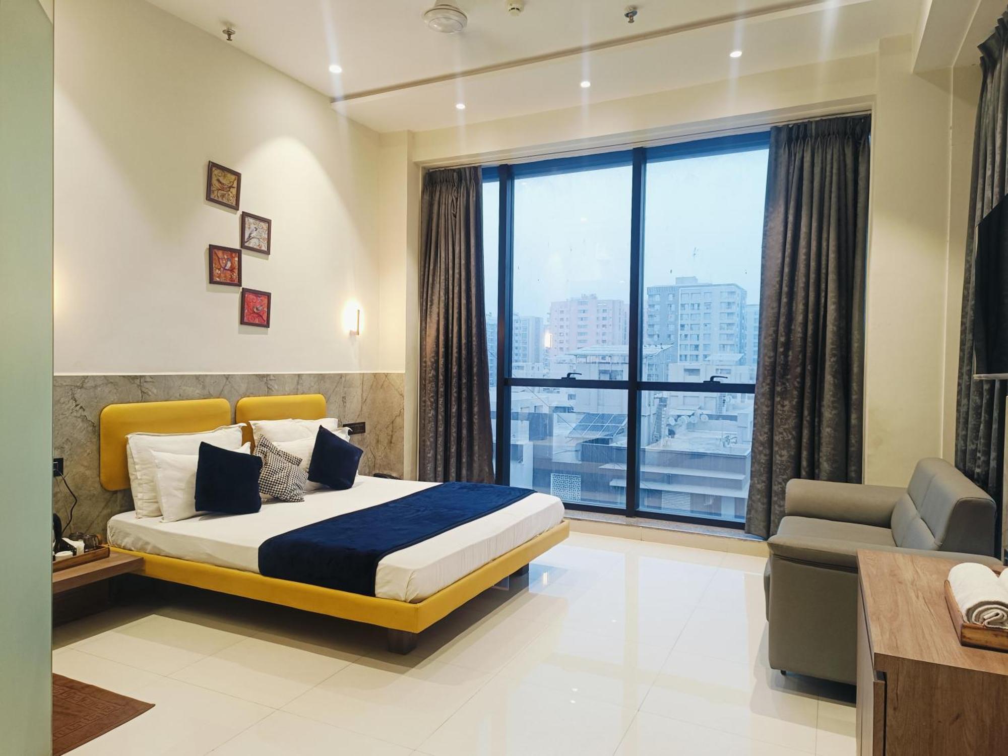 Hotel Gold Palace Inn Surat Dış mekan fotoğraf