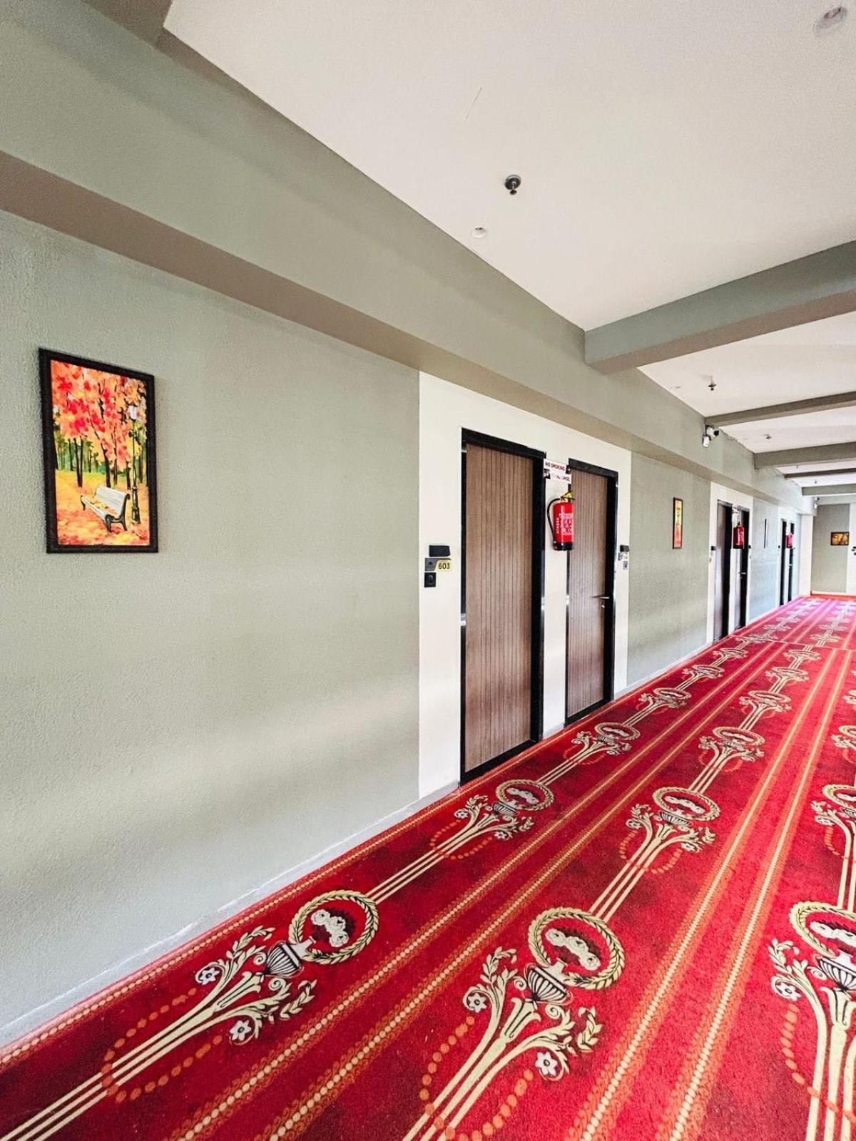 Hotel Gold Palace Inn Surat Dış mekan fotoğraf